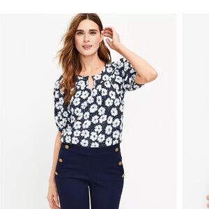 LOFT Women's Navy/White Floral Top Puff Short Sleeve Top